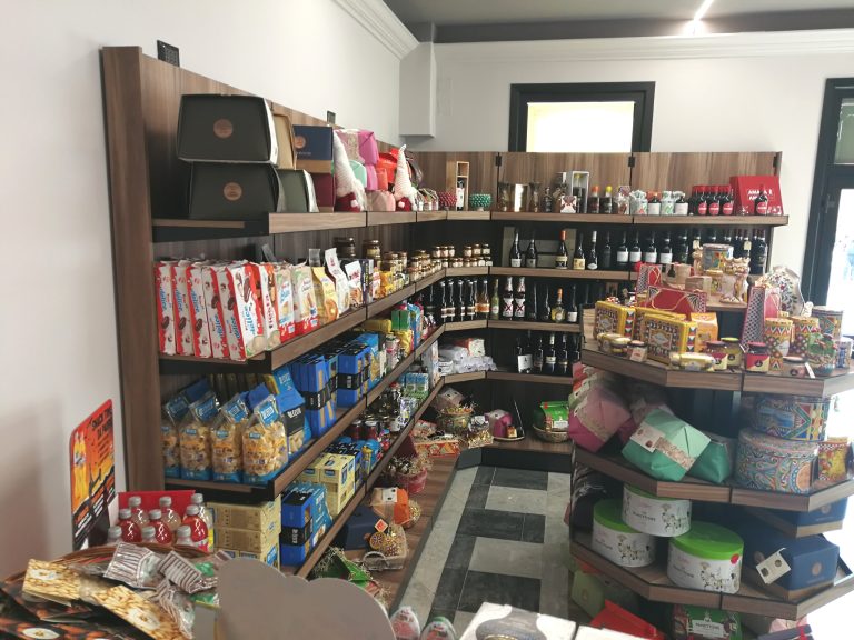 scaffali_gastronomia_antica_bottega_avola
