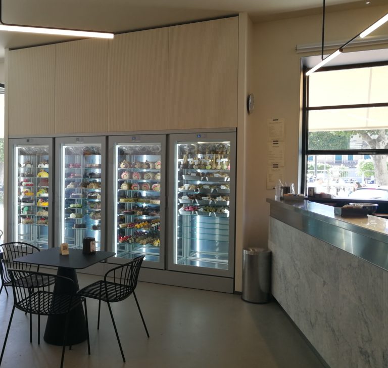 sala_con_frigoriferi_pasticceria_caffè_al_ciclope_pachino